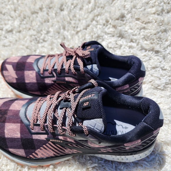 Brooks Ghost 12  Womens 10 black Coral Buffalo Plaid Flannel Sneakers Li… - Picture 4 of 10